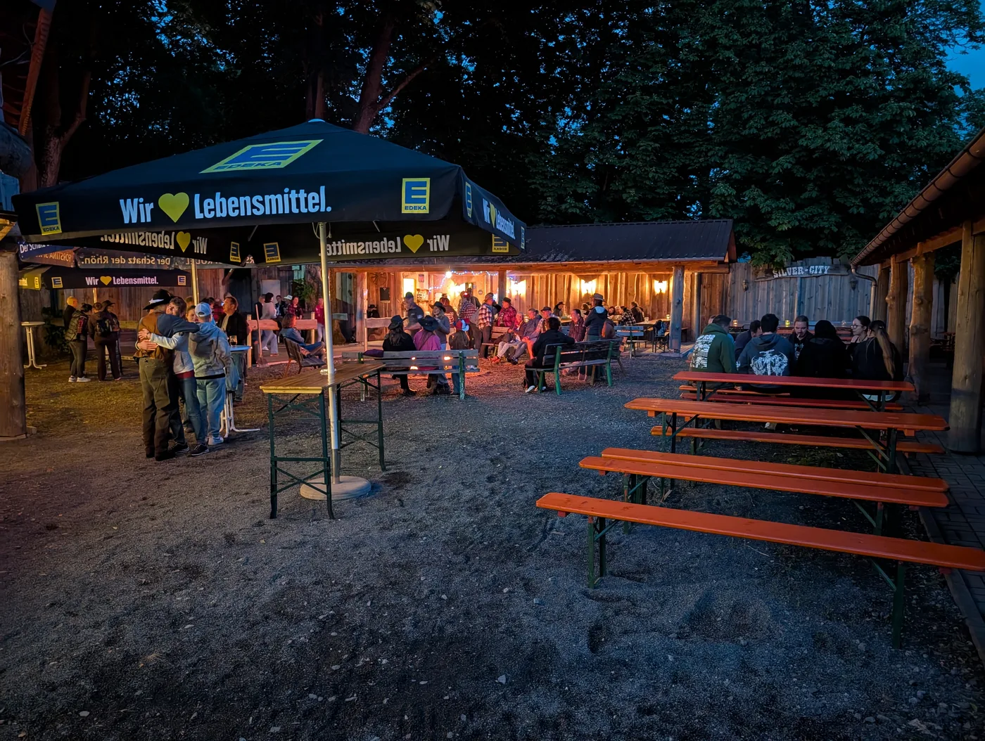 Stimmungsvolle Abendatmosphäre in der Silver City